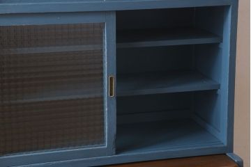 レトロ家具　昭和レトロ　レトロガラス入り!幅が狭いアンティーク食器棚(カップボード)