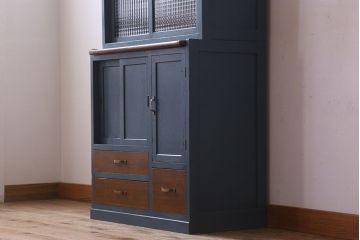 レトロ家具　昭和レトロ　レトロガラス入り!幅が狭いアンティーク食器棚(カップボード)