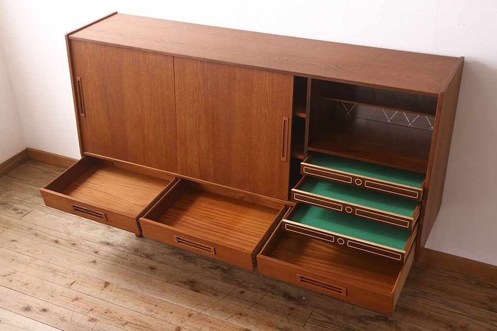 北欧家具　ビンテージ　デンマーク製　サイドボード