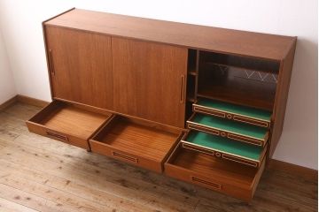 北欧家具　ビンテージ　デンマーク製　サイドボード