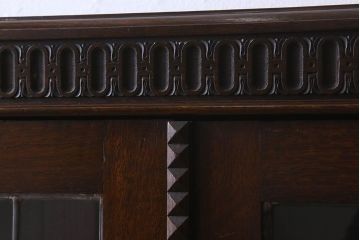 アンティーク家具　イギリスアンティーク　ステンドグラス扉のブルボーズレッグ本箱(ブックケース・収納棚)(2)