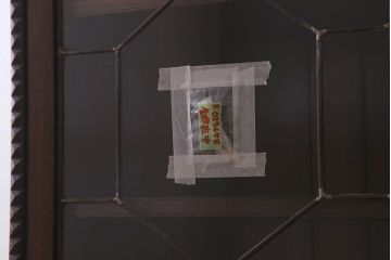 アンティーク家具　イギリスアンティーク　ステンドグラス扉のブルボーズレッグ本箱(ブックケース・収納棚)(2)