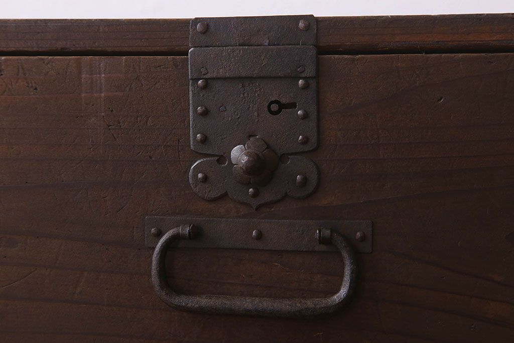 アンティーク家具　シンプルなアンティーク7杯時代箪笥(チェスト)