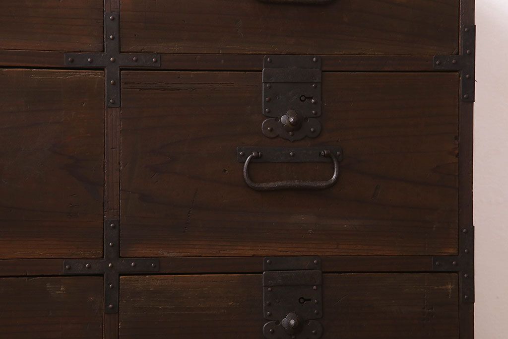 アンティーク家具　シンプルなアンティーク7杯時代箪笥(チェスト)