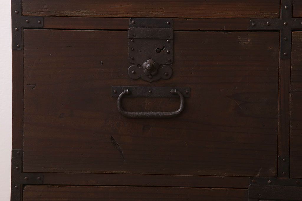 アンティーク家具　シンプルなアンティーク7杯時代箪笥(チェスト)