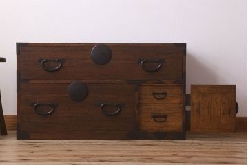 アンティーク家具　和製アンティーク　前面桐材!シンプルな丸金具の時代箪笥ローボード(衣装箪笥)