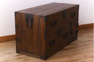 アンティーク家具　和製アンティーク　前面桐材!シンプルな丸金具の時代箪笥ローボード(衣装箪笥)