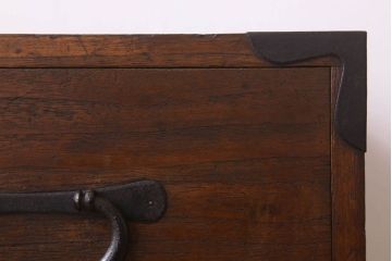 アンティーク家具　和製アンティーク　前面桐材!シンプルな丸金具の時代箪笥ローボード(衣装箪笥)