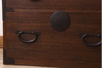 アンティーク家具　和製アンティーク　前面桐材!シンプルな丸金具の時代箪笥ローボード(衣装箪笥)