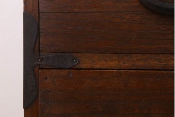 アンティーク家具　和製アンティーク　前面桐材!シンプルな丸金具の時代箪笥ローボード(衣装箪笥)