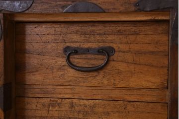 アンティーク家具　和製アンティーク　前面桐材!シンプルな丸金具の時代箪笥ローボード(衣装箪笥)