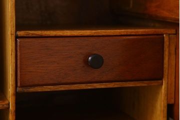 アンティーク家具　ウォールナット材　イギリスアンティーク　猫脚のライティングビューロー