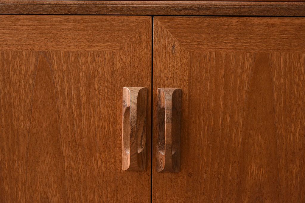 ヴィンテージ家具　G-PLAN(ジープラン)　北欧ビンテージ　チーク材　サイドキャビネット