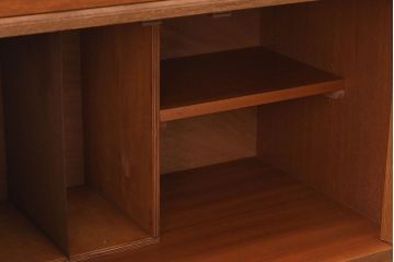 ヴィンテージ家具　G-PLAN(ジープラン)　北欧ビンテージ　チーク材　サイドキャビネット