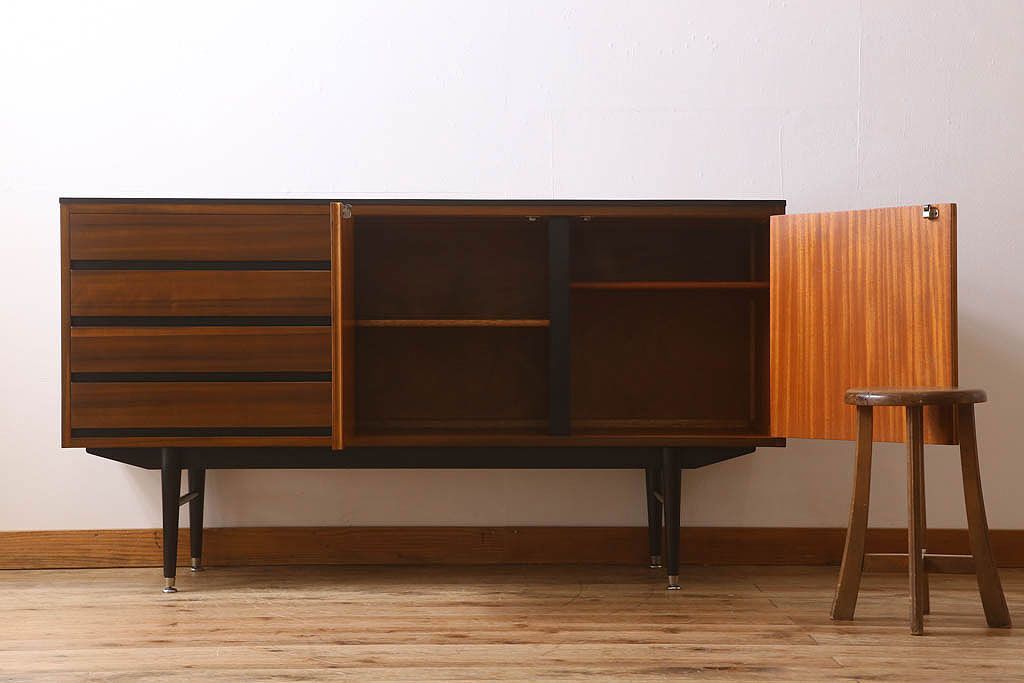 北欧ビンテージ家具　美品　ウォールナット材製のサイドボード