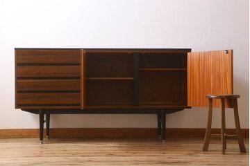 北欧ビンテージ家具　美品　ウォールナット材製のサイドボード