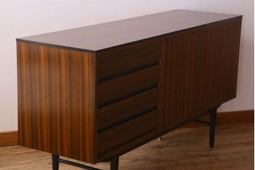 北欧ビンテージ家具　美品　ウォールナット材製のサイドボード
