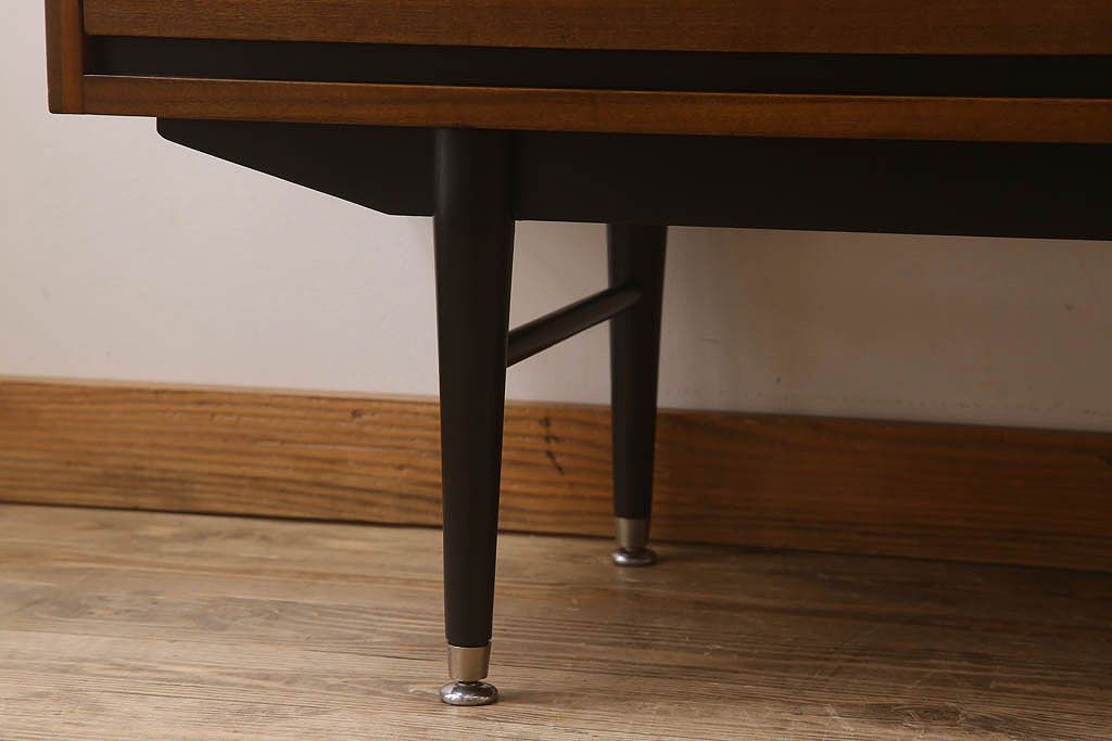 北欧ビンテージ家具　美品　ウォールナット材製のサイドボード