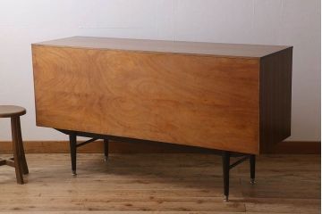 北欧ビンテージ家具　美品　ウォールナット材製のサイドボード