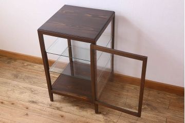 アンティーク家具　脚付き!小ぶりな木製アンティークガラスケース(ショーケース)