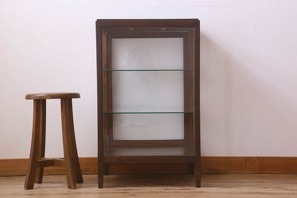 アンティーク家具　脚付き!小ぶりな木製アンティークガラスケース(ショーケース)