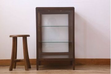 アンティーク家具　脚付き!小ぶりな木製アンティークガラスケース(ショーケース)