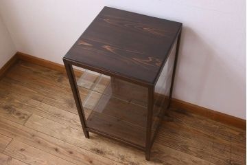 アンティーク家具　脚付き!小ぶりな木製アンティークガラスケース(ショーケース)