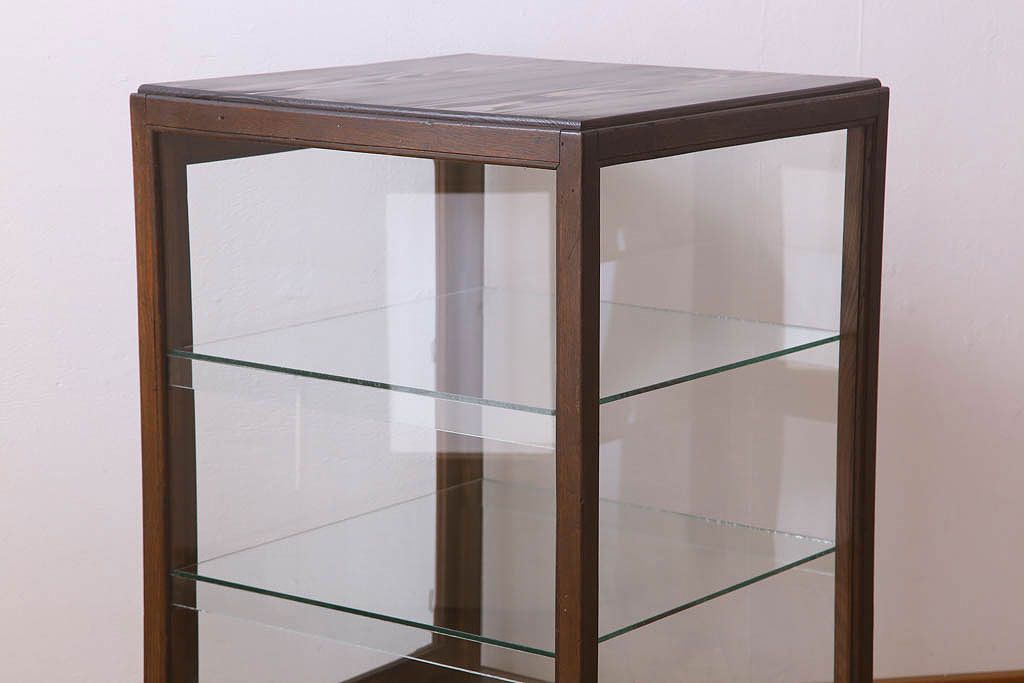 アンティーク家具　脚付き!小ぶりな木製アンティークガラスケース(ショーケース)