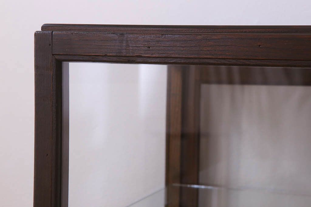 アンティーク家具　脚付き!小ぶりな木製アンティークガラスケース(ショーケース)