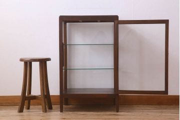 アンティーク家具　脚付き!小ぶりな木製アンティークガラスケース(ショーケース)