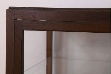 アンティーク家具　脚付き!小ぶりな木製アンティークガラスケース(ショーケース)