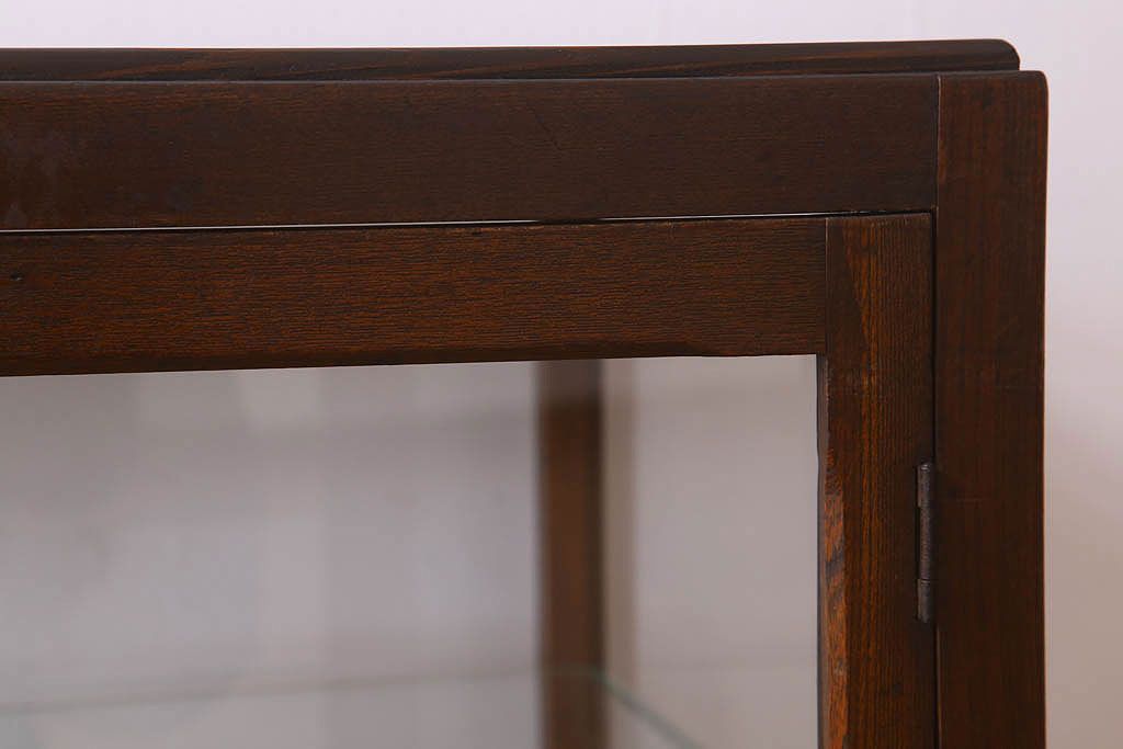 アンティーク家具　脚付き!小ぶりな木製アンティークガラスケース(ショーケース)