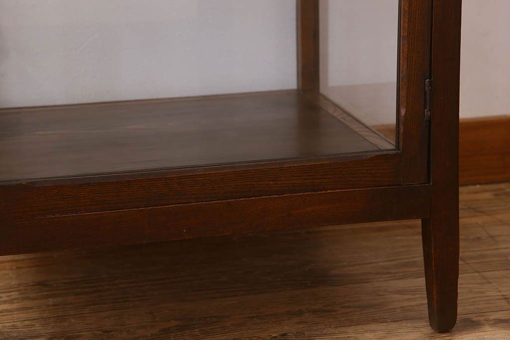 アンティーク家具　脚付き!小ぶりな木製アンティークガラスケース(ショーケース)