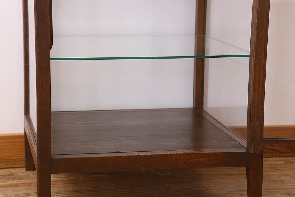 アンティーク家具　脚付き!小ぶりな木製アンティークガラスケース(ショーケース)