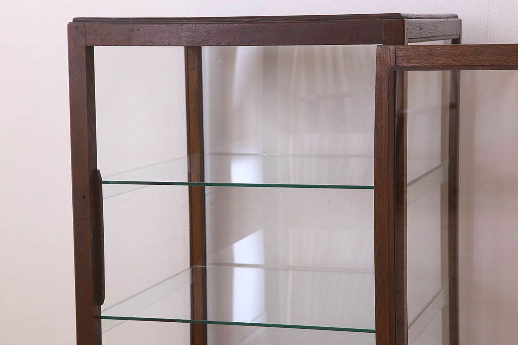 アンティーク家具　脚付き!小ぶりな木製アンティークガラスケース(ショーケース)