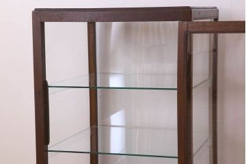 アンティーク家具　脚付き!小ぶりな木製アンティークガラスケース(ショーケース)