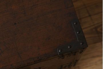 アンティーク家具　厚手金具　古民具・骨董　アンティーク衣装箪笥ローボード(時代箪笥)