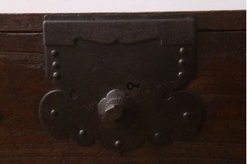 アンティーク家具　厚手金具　古民具・骨董　アンティーク衣装箪笥ローボード(時代箪笥)