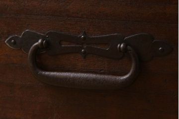 アンティーク家具　厚手金具　古民具・骨董　アンティーク衣装箪笥ローボード(時代箪笥)