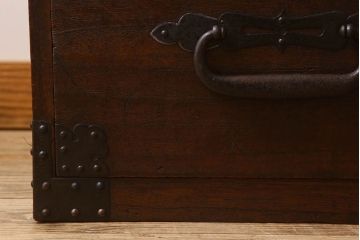 アンティーク家具　厚手金具　古民具・骨董　アンティーク衣装箪笥ローボード(時代箪笥)