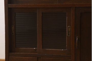 アンティーク家具　モールガラス入り!引き戸がおしゃれな和製アンティークの収納棚(食器棚・カップボード)