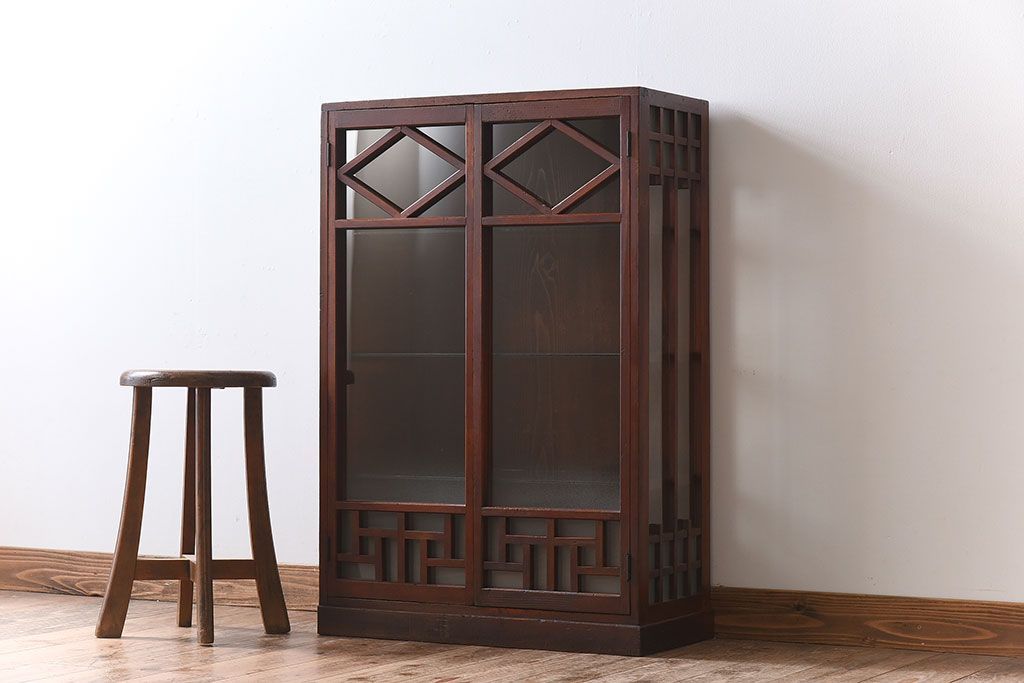 アンティーク家具　大正昭和期　ガラス棚板のアンティーク収納棚
