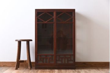 アンティーク家具　大正昭和期　ガラス棚板のアンティーク収納棚