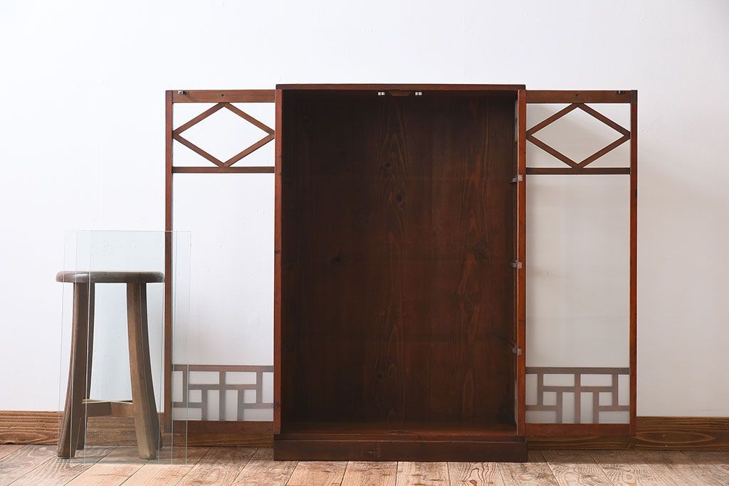 アンティーク家具　大正昭和期　ガラス棚板のアンティーク収納棚