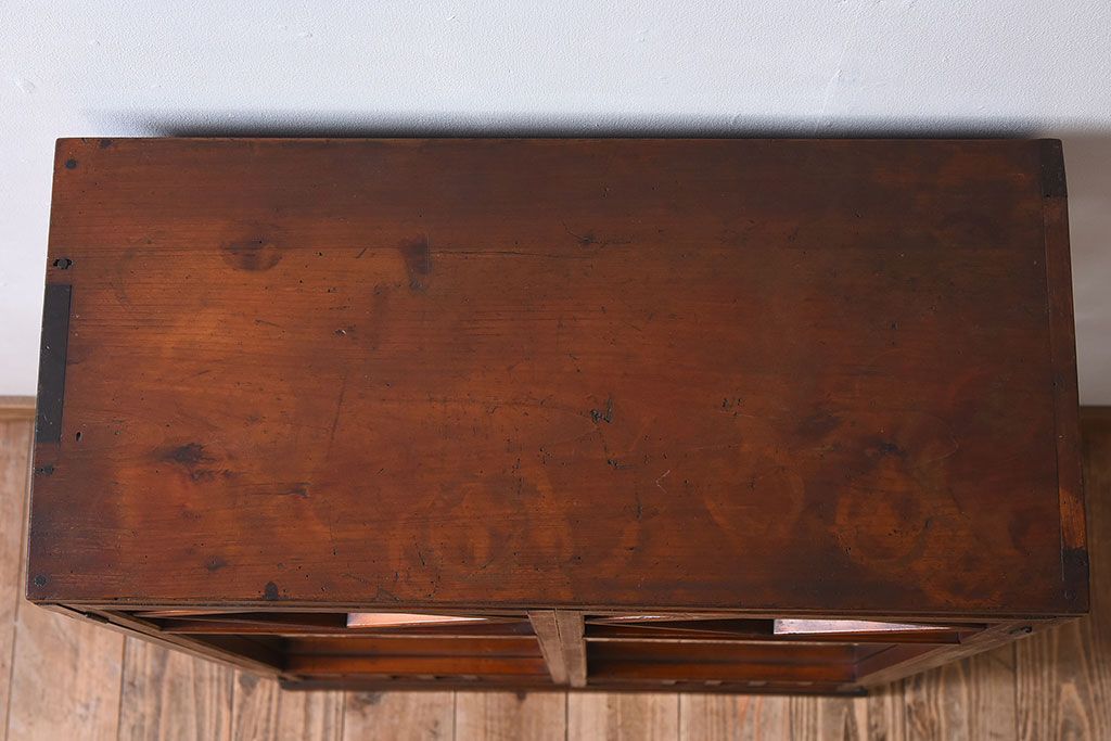 アンティーク家具　大正昭和期　ガラス棚板のアンティーク収納棚