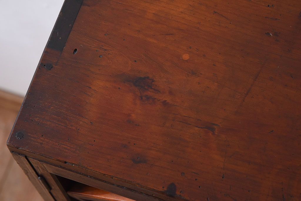 アンティーク家具　大正昭和期　ガラス棚板のアンティーク収納棚