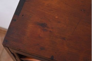 アンティーク家具　大正昭和期　ガラス棚板のアンティーク収納棚