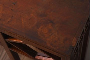 アンティーク家具　大正昭和期　ガラス棚板のアンティーク収納棚