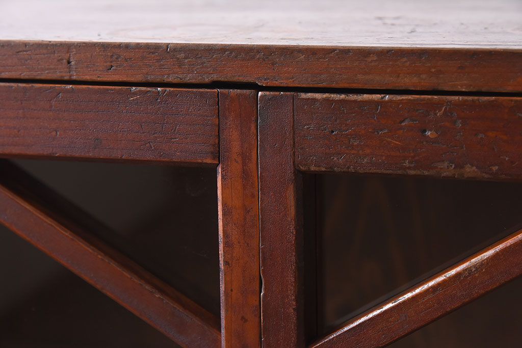 アンティーク家具　大正昭和期　ガラス棚板のアンティーク収納棚