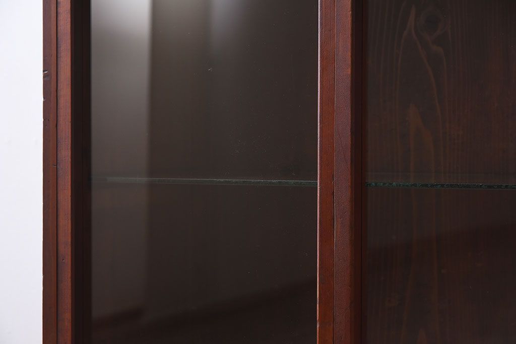 アンティーク家具　大正昭和期　ガラス棚板のアンティーク収納棚